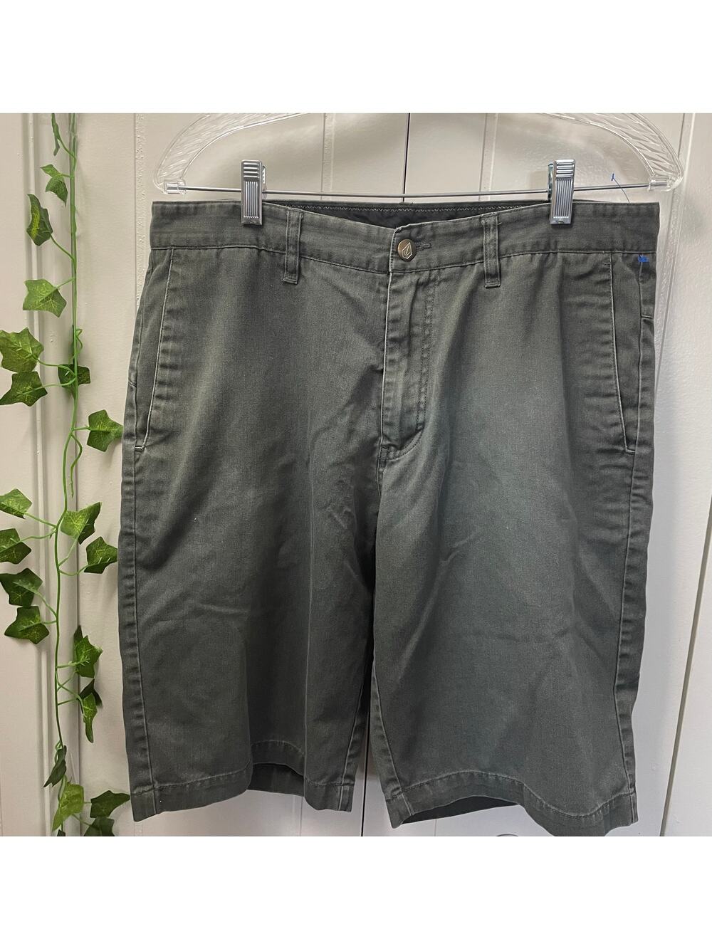 Volcom Mens Grey Shorts Size 33